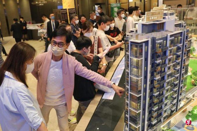 港明年预算案或全面为楼市“撤辣”