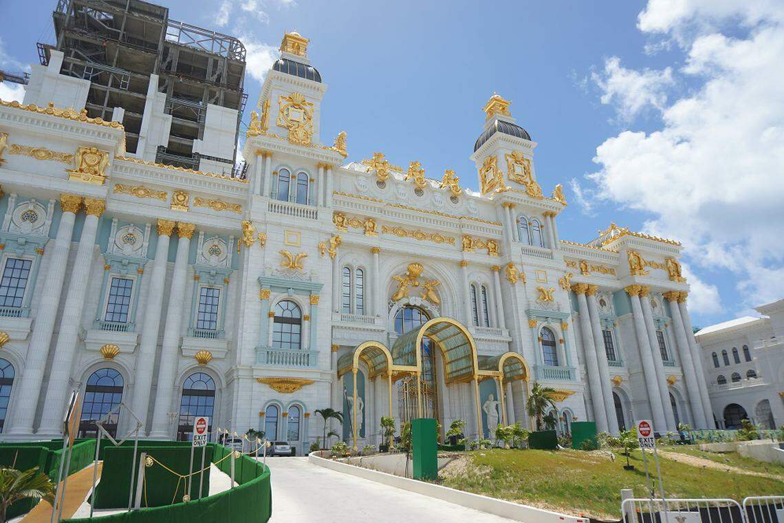 纪晓波家族斥巨资在塞班岛打造的博华皇宫酒店。(互联网)