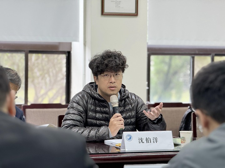 专研中共对台认知作战与渗透的台湾学者沈伯洋12月1日指出,台湾确实应该防范立委被中国大陆统战渗透,但许多立委从地方议员出身,因此应从地方就做起。(缪宗翰摄)