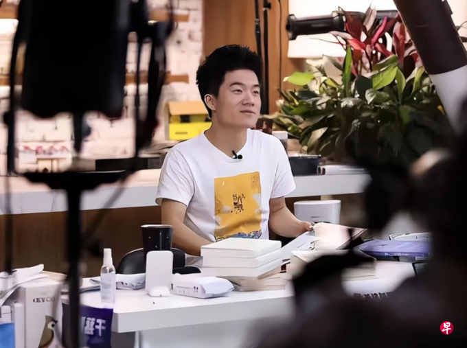 陷“小作文”争议 东方甄选股价三天跌近20%