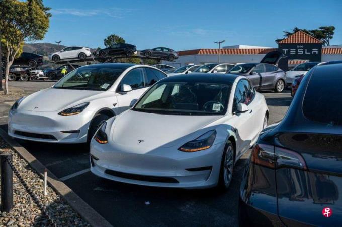 自动驾驶系统出现隐患 特斯拉召回200万辆电动车