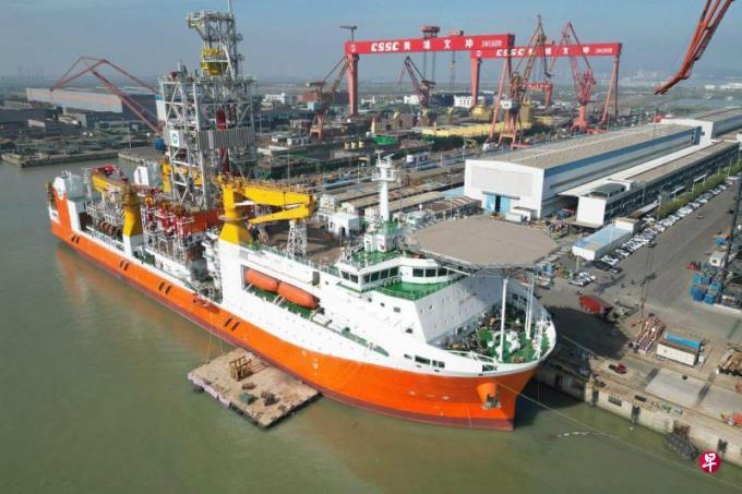 中国首艘超深水大洋钻探船“梦想”号即将试航