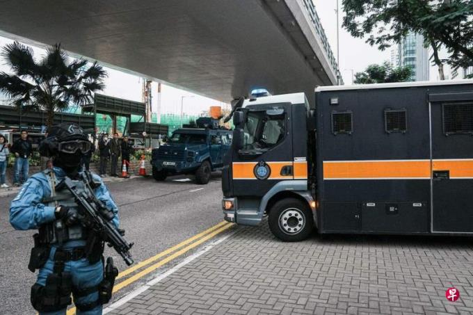 黎智英涉违反香港国安法案开审 最高可判终身监禁