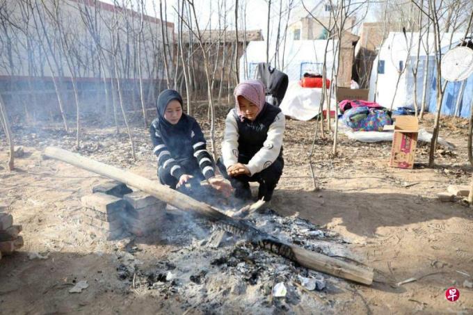 因天气寒冷 积石山地震灾民安置成难题