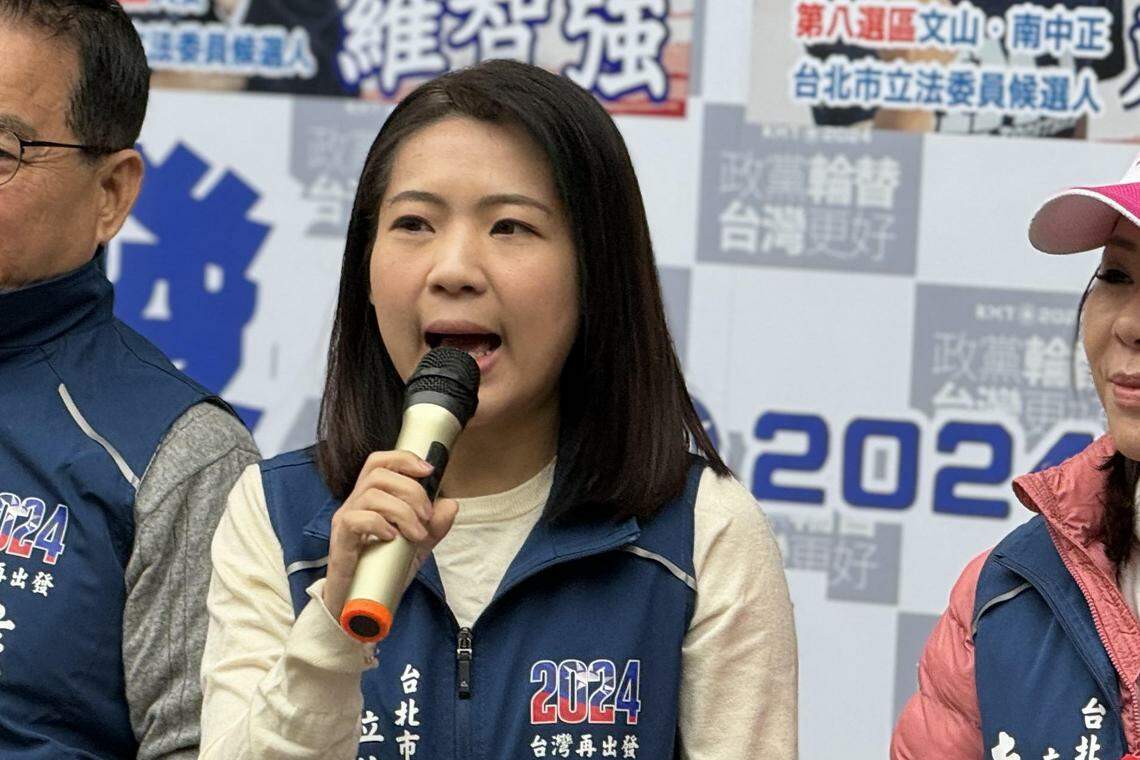 被视为国民党新生代战将的台北市议员徐巧芯(中), 这次代表国民党竞选台北市南松山、信义区立委。(缪宗翰摄)