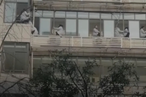 四川遂宁多名医护人员爬窗维权?卫健委:网传“讨薪”说法不实