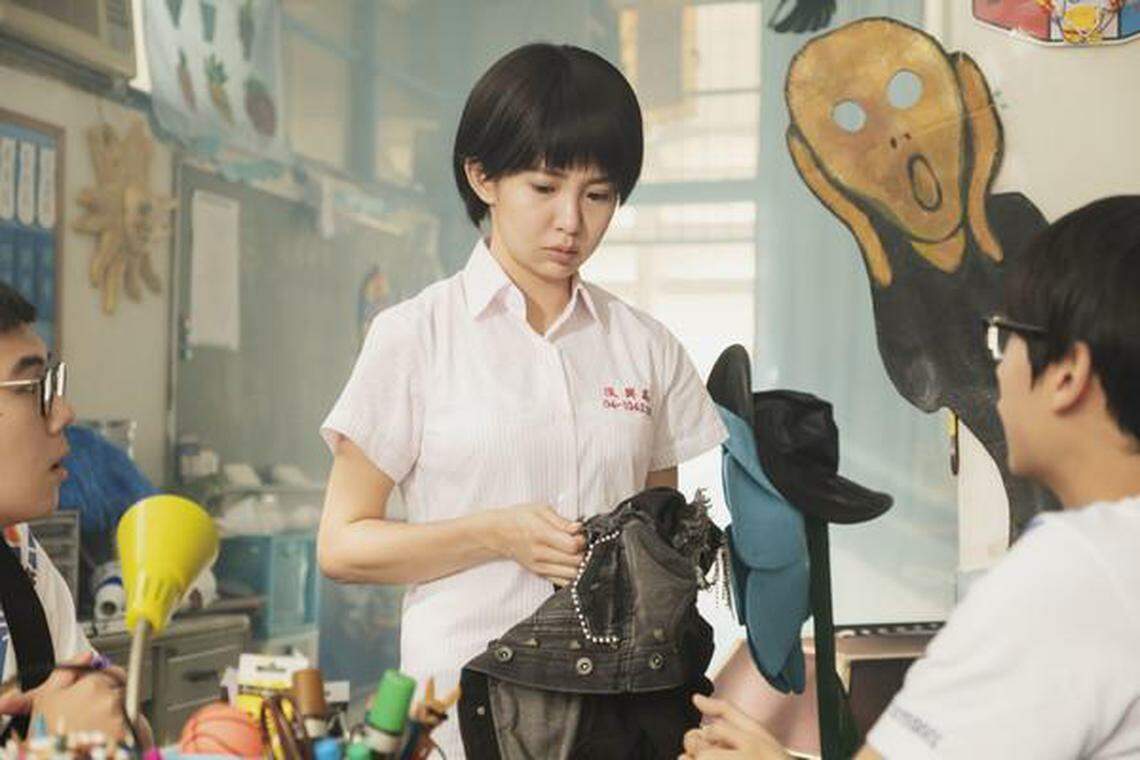 2016年台湾再次政党轮替后,蔡英文政府开始促使影视产业,将目标市场转向国际。2017年上映、以台湾民间信仰和宫庙文化为背景的电视剧集《通灵少女》,即是台湾公共电视首次与HBO Asia、新加坡棱聚传播跨地合制的戏剧。(互联网)