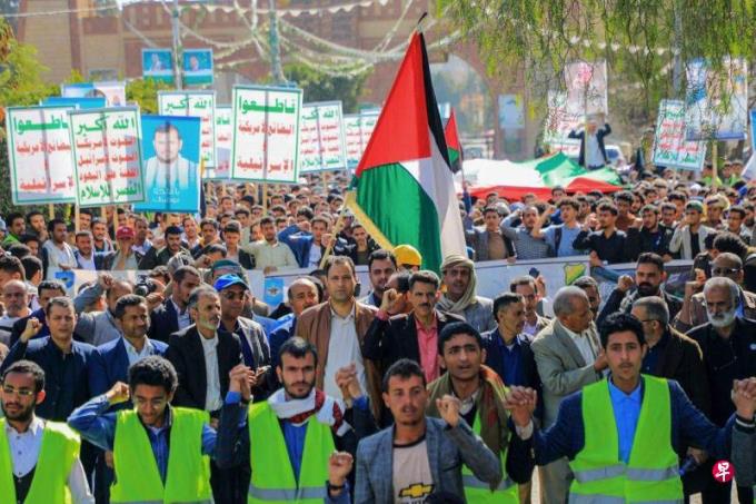 公然挑战美国及盟友 胡塞武装红海引爆无人船