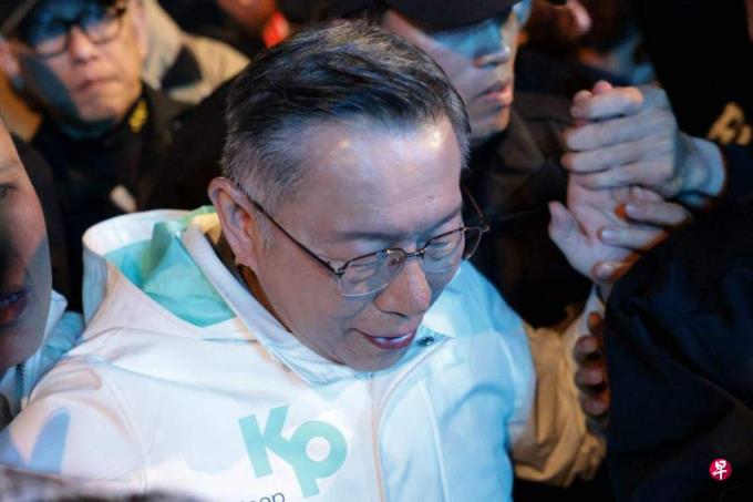 男子带镇暴枪赴柯文哲造势活动现场 警方展开侦办