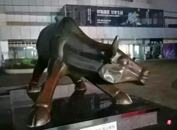 深交所辟谣门口标志性“牛雕塑”被砸
