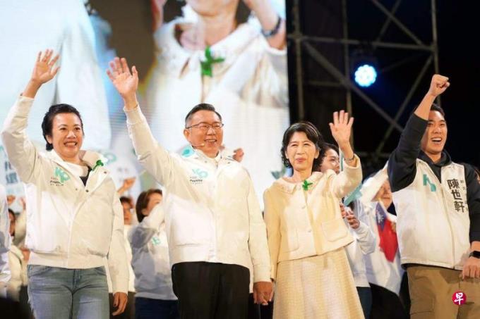 力抗蓝绿夹杀 柯文哲喊话年轻选民投票