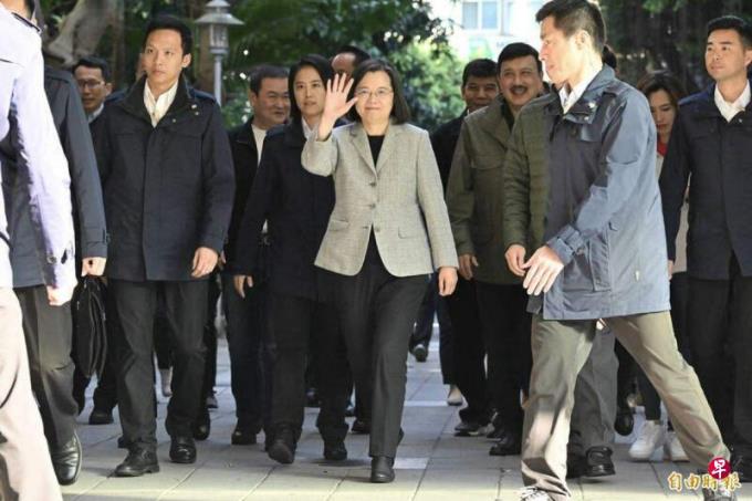 蔡英文呼民众尽义务 用手中选票决定台湾的未来