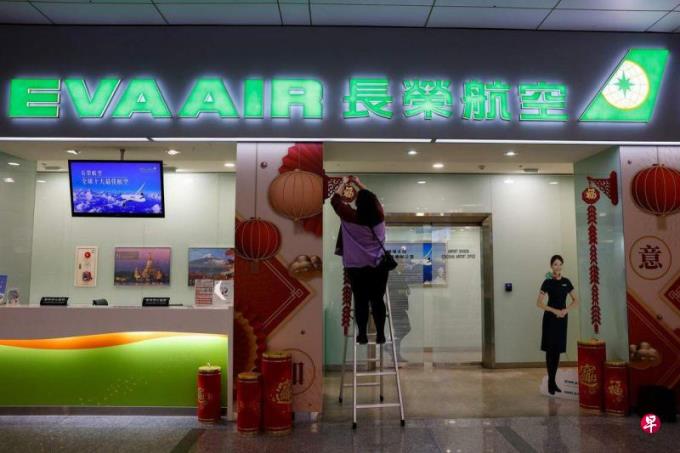 台湾长荣航空机师不满薪资 酝酿春节期间罢工