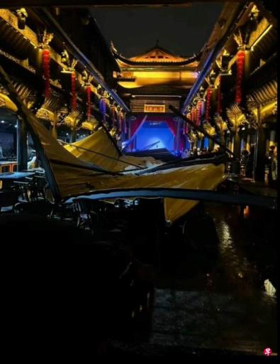 张家界七十二奇楼内一顶棚倒塌 22人伤