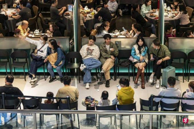 港人北上深圳吃团圆饭 享受更高性价比