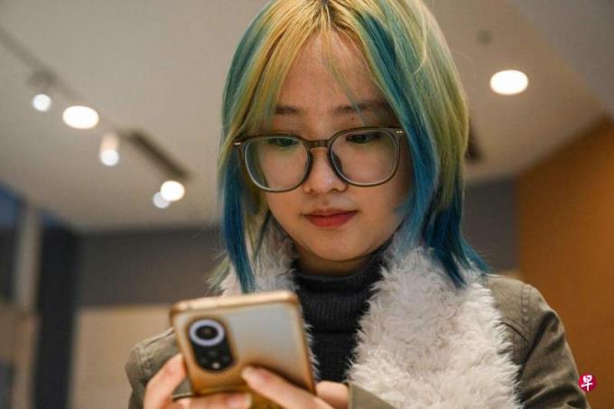 中国年轻女性订制AI男友 寻求全新情感慰藉