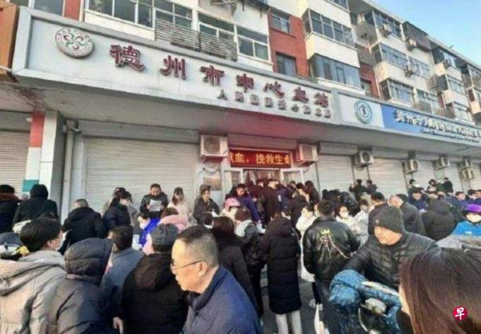 山东一司机在小学门口驾车冲撞 致二死六伤