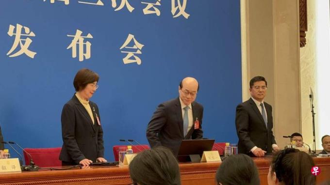 新任全国政协会议新闻发言人刘结一首次亮相