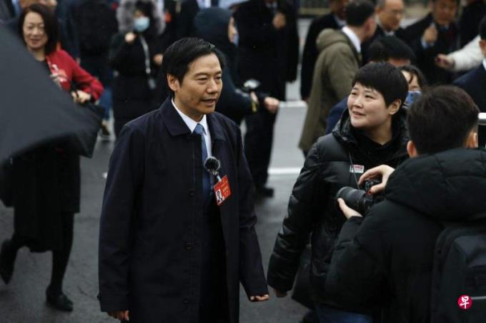 雷军称中国AI人才储备不足 建议义务教育纳入AI