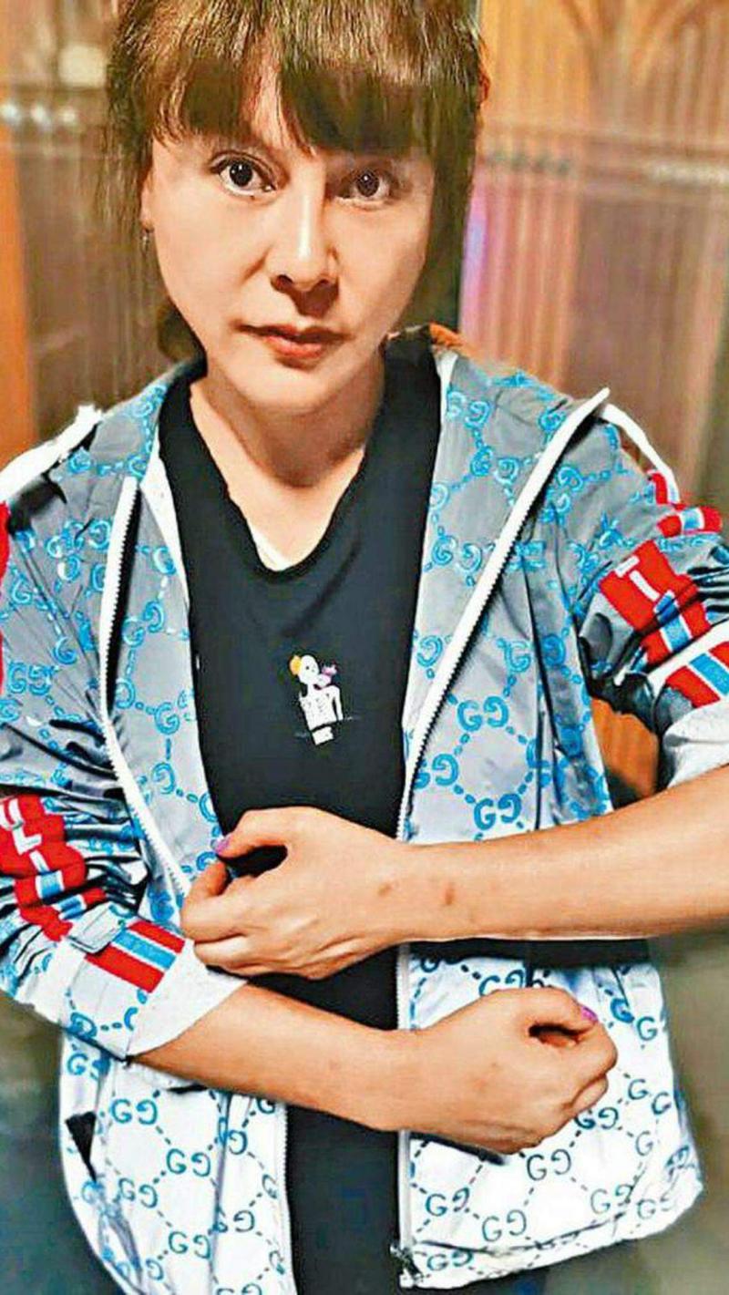 马艺珈伊据报为黔西的六盘水市承建10个政府项目后,被拖欠工程款高达2.2亿元人民币,讨债未果反被控寻衅滋事罪并被捕。(互联网)