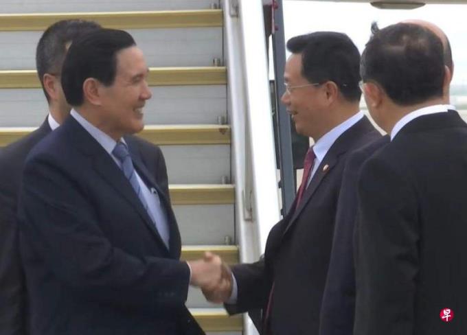 马英九抵达深圳 国台办副主任潘贤掌接机