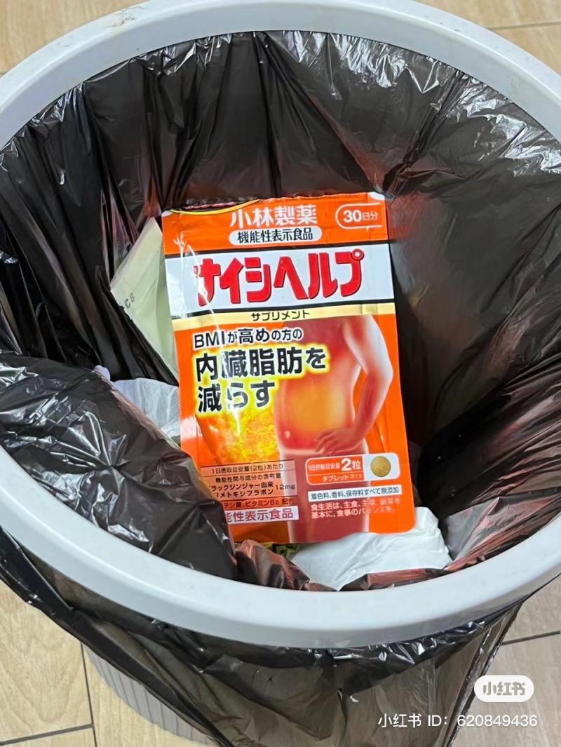 小林制药风波爆发后,小红书上有网民贴出将涉事产品扔进垃圾桶的照片。(取自小红书)