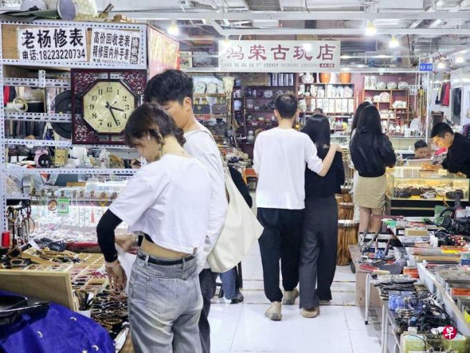 中国特稿:中国二手市场旺热 年轻人创业淘货乐园