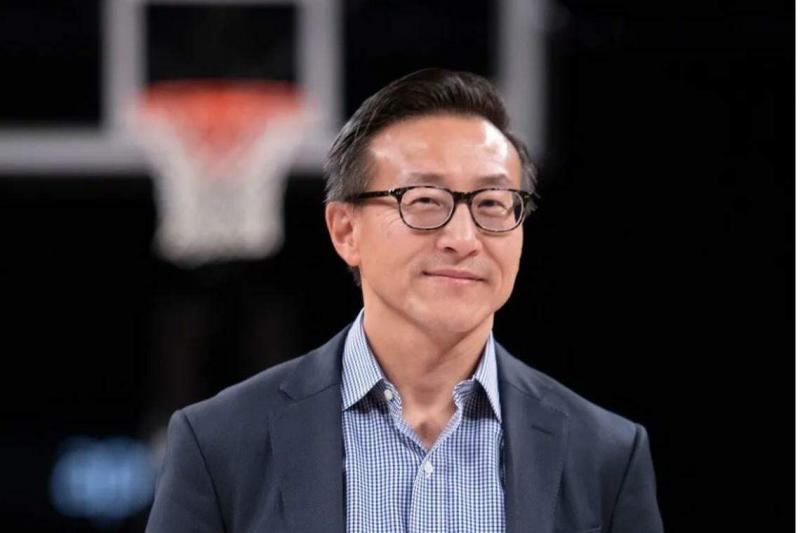 阿里巴巴集团董事长蔡崇信,他也布鲁克林篮网队(Brooklyn Nets)老板。(阿里足迹网站)