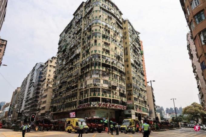 香港一商住大厦发生近年罕见严重火灾 造成5死41伤