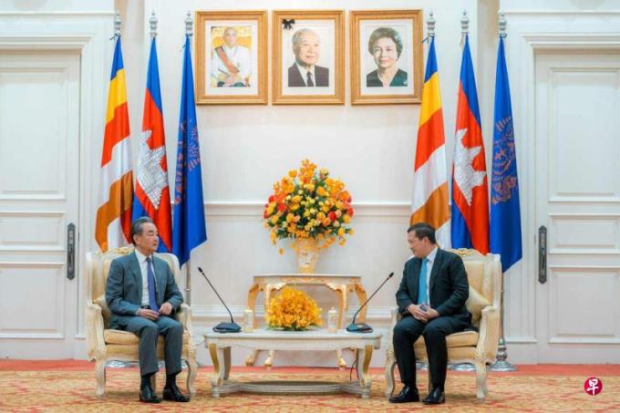 王毅访问柬埔寨 柬重申友华政策不变