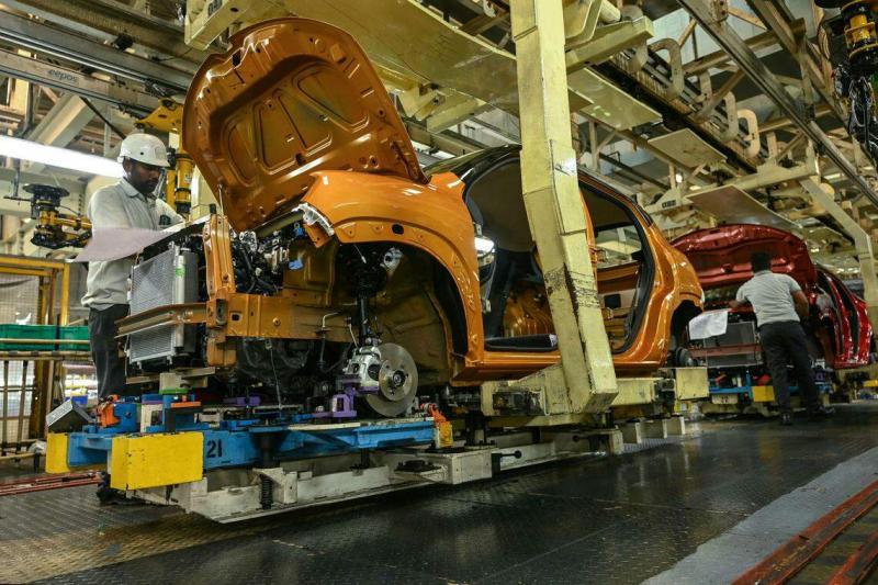 印度在2022年超越英国成为世界第五大经济体。图为印度员工在真奈的雷诺日产工厂组装汽车。(法新社)