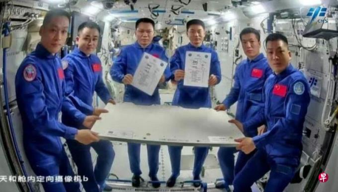 神舟十七号和十八号航天员完成在轨交接