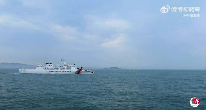 大陆海警金门水域执法巡查 闽南语向台湾舰艇喊话