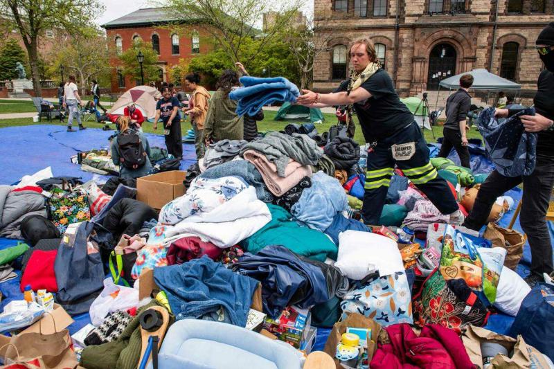 布朗大学星期二与亲巴勒斯坦学生达成协议,校方考虑从支持以色列企业撤资,学生随即撤除校园里的营地。(法新社)