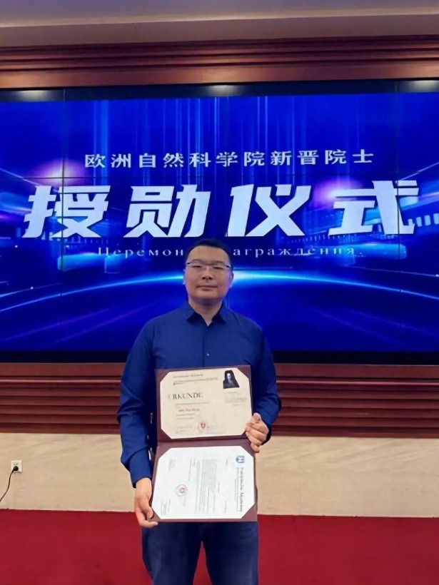 自称出生于中医世家的34岁博士田政,今年4月20日获颁欧洲自然科学院院士头衔。(互联网)