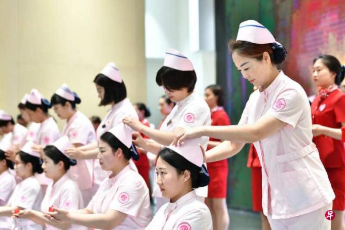 工作强度大收入低待遇差 中国护士缺口近400万人