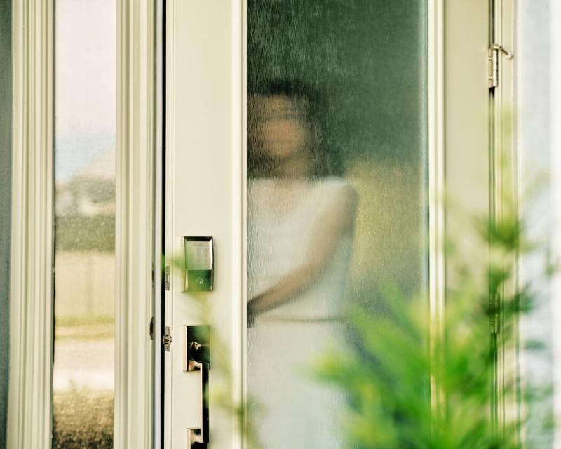 陈女士说,佛罗里达州的法律生效时,她和丈夫正在坦帕市买房。她是中国公民,因为担心受罚,要求记者不用她的全名。他们没有买太多的家具,因为他们担心他们的房子可能会被拿走。