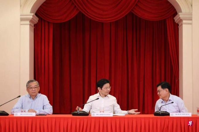 社论:平稳交班 继往开来