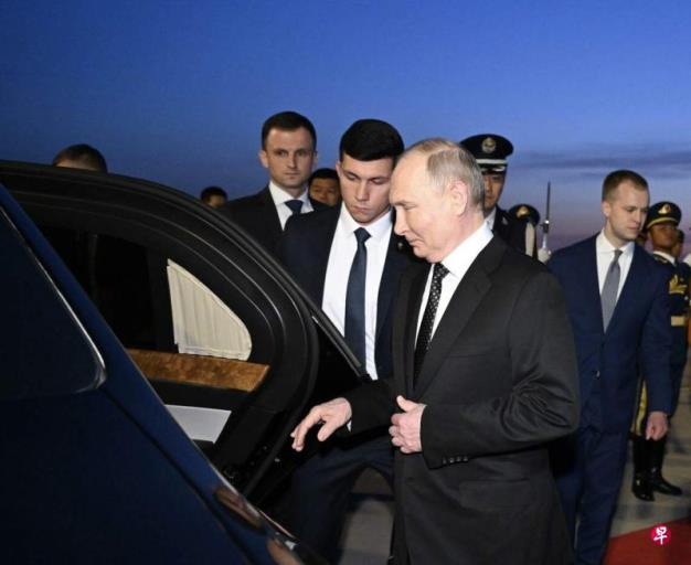 普京抵达北京展开两天访华之行