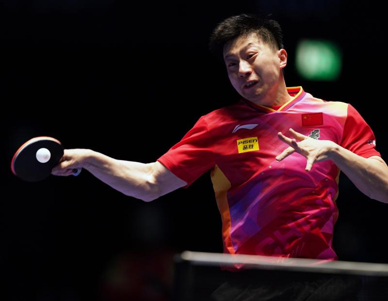 两届冠军马龙无缘奥运男单三连冠。图为4月19日马龙在澳门国际乒联男子世界杯比赛中回球。(新华社)
