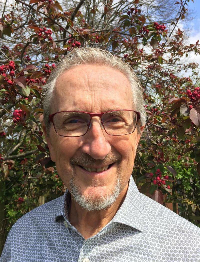 根据英国媒体报道,73岁的死者基钦(Geoffrey Ralph Kitchen)是音乐剧场导演,来自布里斯托尔(Bristol),育有一对子女,与妻子前来新加坡度假。(取自脸书)