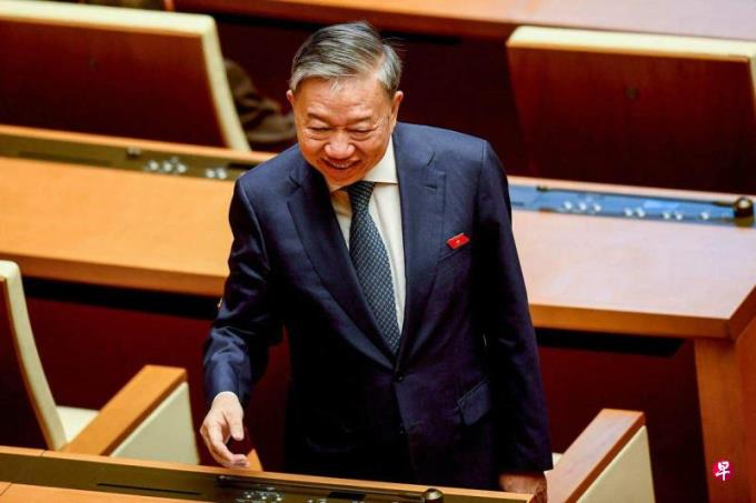 越南公安部长苏林当选国家主席