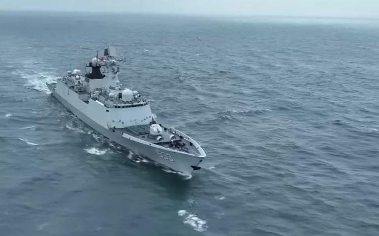 中国大陆官媒央视星期四(5月23日)发布参与解放军东部战区台湾周边演习的军舰照片。(央视新闻客户端)