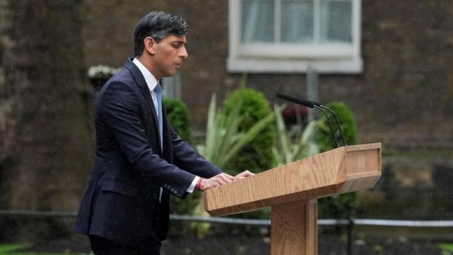 英国首相里希·苏纳克(Rishi Sunak)当地时间5月22日傍晚在唐宁街首相府门外宣布,新一届英国大选将于7月4日举行。