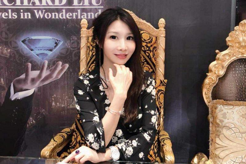 来自湖南的贺桦努力提升陆配形象,创办台湾新住民经贸文化交流协会。两次竞选立委落选后。她计划2026年竞选里长,从最基层开始服务。(受访者提供)