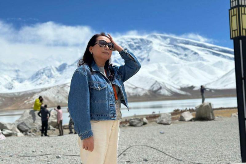 中华两岸婚姻家庭服务联盟秘书长徐春莺最近在大陆新疆旅游。在政治纷扰之外,她感觉台湾民众对她很友善、接纳。(受访者提供)