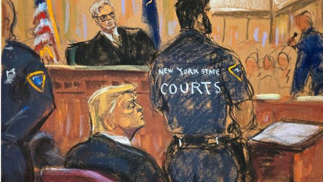 美国前总统特朗普在"封口费"刑事案中被控的34项罪名全部成立(图为特朗普出席法院刑事审判时的情形)。