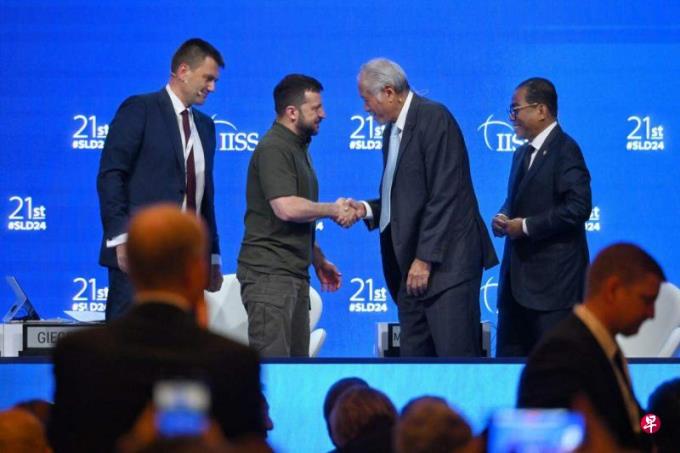 问题讨论实质进行 黄永宏肯定本届香会成功举行