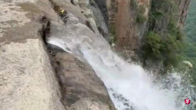 下午察:“飞流直下三千尺”的源头是水管