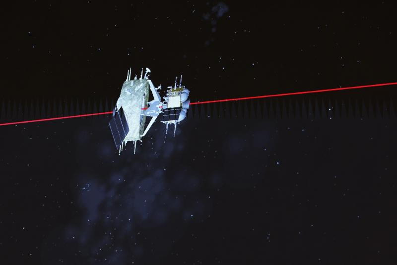 星期四(6月6日)下午2时48分,嫦娥六号上升器成功与轨道器和返回器组合体完成月球轨道交会对接,并于3时24分将月球样品容器转移至返回器。(新华社)